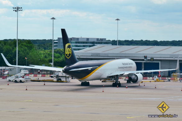 Boeing 767-34AF